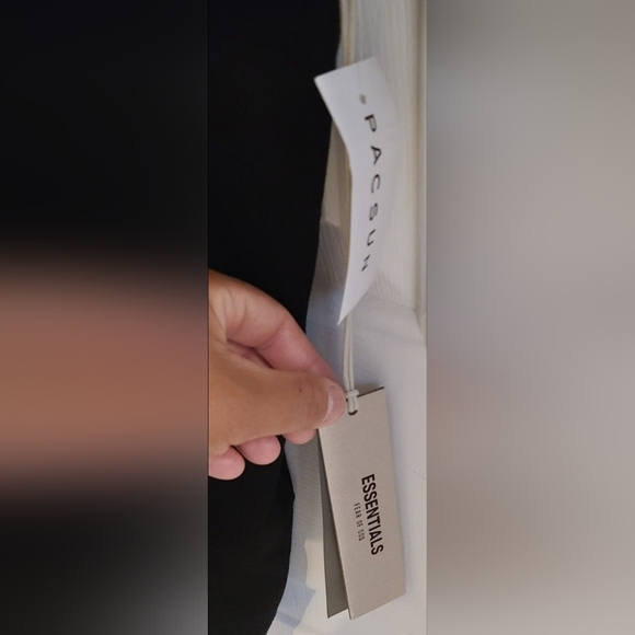 Fear Of God Essentials T Shirt - Picture 4 of 7